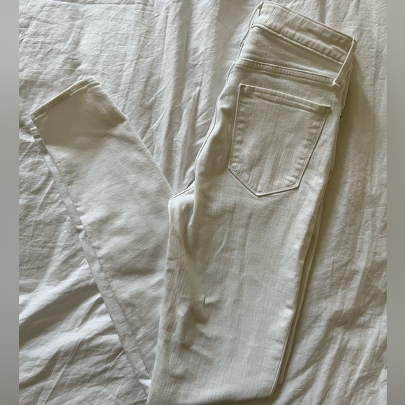 A&F White Super Skinny High Rise Jeans - Picture 2 of 7